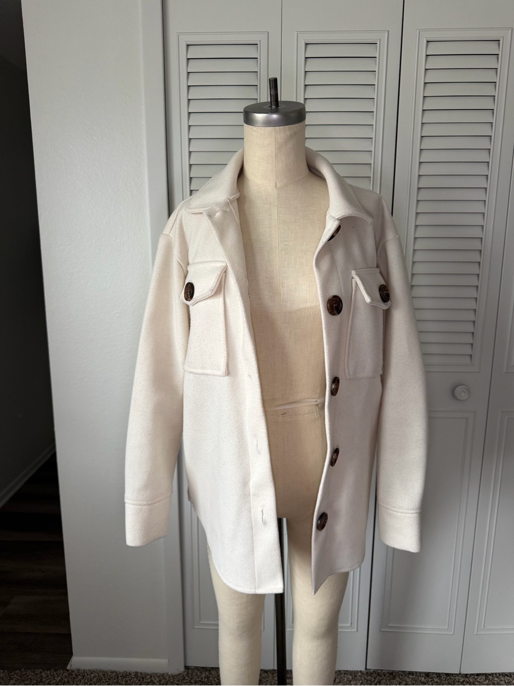 Women's Cream Button-Front Shacket Jacket - Picture 2 of 4